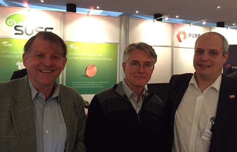 Wilfried Platten, Chefredakteur der IT-BUSINESS mit Kolumnist Achim Heisler und Fujitsu-Partner Benjamin Zander (von links nach rechts). (Bild: VIT)
