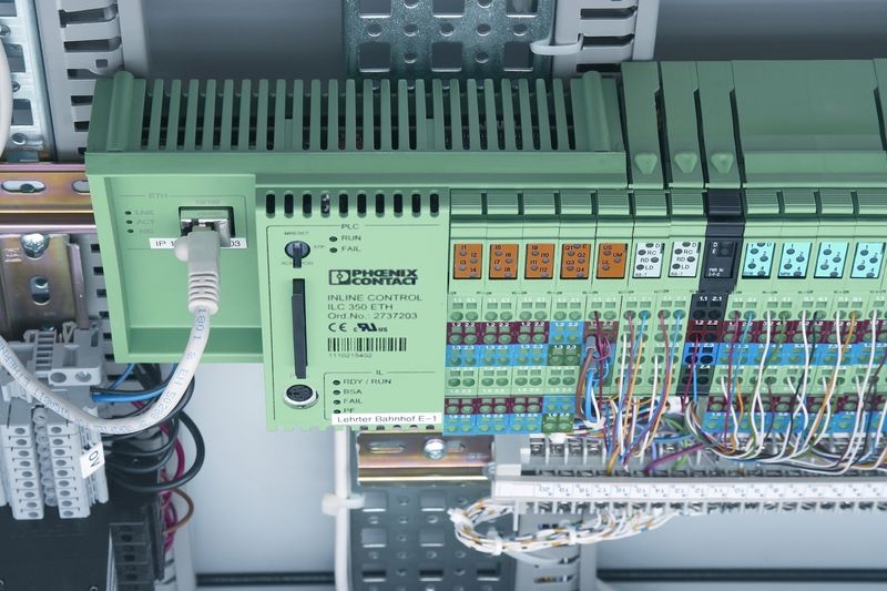 4 Mit der Speicherprogrammierbaren Steuerung ILC 350 ETH von Phoenix  Contact werden Meldungs- sowie Lautsprecherkreis-Überwachung gesteuert. Bilder: Phoenix Contact (Archiv: Vogel Business Media)