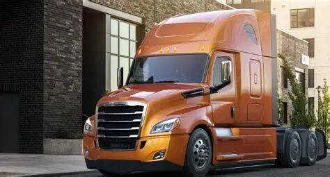 Level 4 im Frachtverkehr! Der Daimler-Freightliner Cascadia wird demnächst zum autonom fahrenden Lkw. Das wollen Daimler Truck und Torc Robotics mit dem Know-how von Innoviz erreichen ...(Bild:  Daimler Truck)