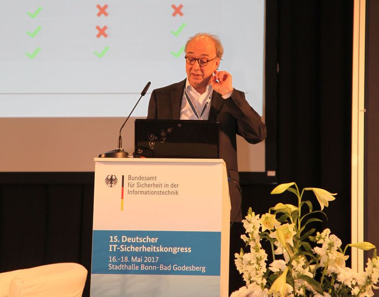 Prof. Johannes Buchmann (TU Darmstadt) meint, Firmengeheimnisse, die auch in einigen Jahren von Wert sein könnten, müssten schon jetzt mit neuen Algorithmen geschützt werden, doch die sind noch nicht verfügbar. (B. Schöne)