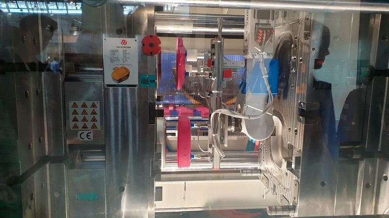 You could watch the live-production of the MEX BOX in detail at the booth. (Donath)
