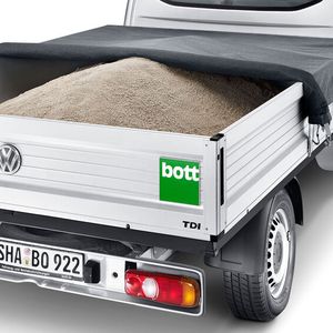 Mit dem Ladungssicherungsgewebe lässt sich loses Transportgut abdecken und sichern.(Bild:  Bott)