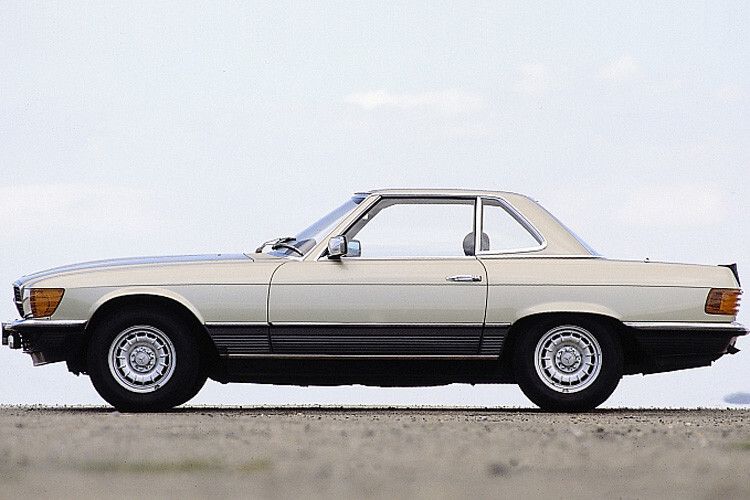 Mit Hardtop ist der 107er SL auch wintertauglich. (Foto:)