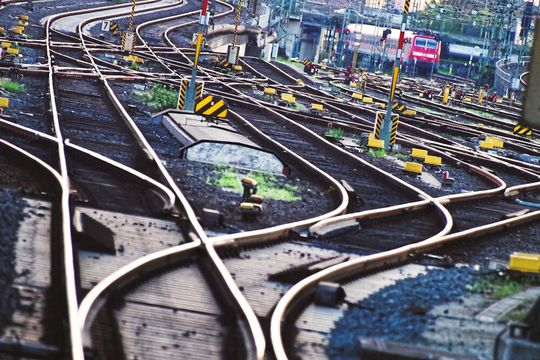 Spielerisch zum besten Preis: Mit der Plattform „easyRFX“ von Abocon hat der zentrale Einkauf der Deutschen Bahn gute Erfahrungen gemacht. Spielerisch zum besten Preis: Mit der Plattform „easyRFX“ von Abocon hat der zentrale Einkauf der Deutschen Bahn gute Erfahrungen gemacht.