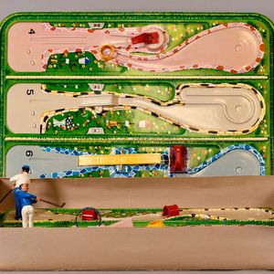 Als besonderes Objekt bezeichnet das Deutsche Kunststoff Museum dieses Golfspiel der Firma Technofix, die eigentlich für Blechspielzeug dieser Art bekannt wurde. Es besteht aus einer thermogeformten Polystyrol-Platte.(Bild:  KMV)