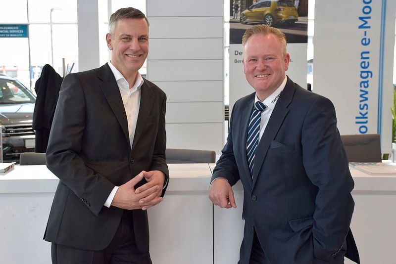 Serviceleiter Matthias Sieg (li.) und Betriebsleiter Andreas Klosterköther sagen: „Wir sind gerne die Vorreiter in der Tiemeyer-Gruppe.“ (Bild: Jan Rosenow)