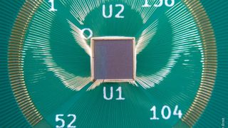 Das ist das System aus Deutschland, das Europa in Sachen Cybersicherheit bei vernetzen Geräter aller Art Souveränität und Transparenz geben soll: Das Fraunhofer-„RISC-V Secure Element“. Hier mehr dazu ... (Bild: Fraunhofer IIS / J. Ernst)