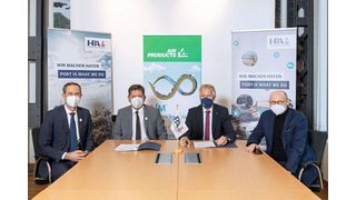 Von links nach rechts: Kurt Lefevere (Vice President Northern Continent bei Air Products), Stephan König (Director Operations and Supply Chain Performance bei Air Products Europe and Africa), Jens Meier (CEO der Hamburg Port Authority), Michael Westhagemann (Senator für Wirtschaft und Innovation in Hamburg). (Hamburg Port Authority / Andreas Schmidt-Wiethoff)