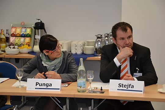 Sandra Punga und Falk Stejfa vom Nutzfahrzeugbetrieb Auto Scholz AVS. (Archiv: Vogel Business Media)