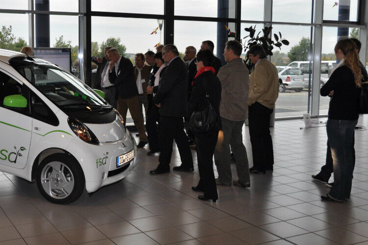 Darf derzeit nicht fehlen: Das Thema Hoch-Volt ist in der Kfz-Branche längst angekommen. (Foto: Landesverband)