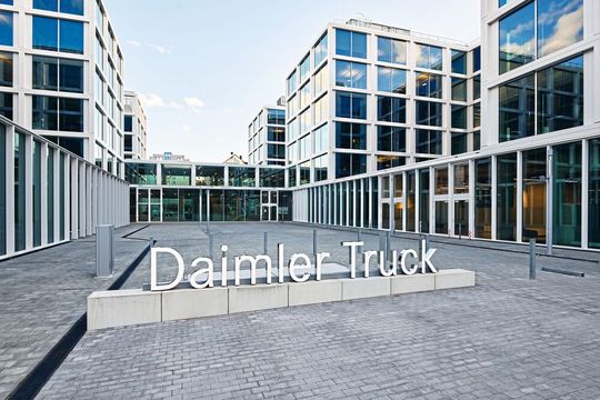 Daimler Truck vergibt einen Millionenauftrag an Manz. (Bild:  © Daimler Truck Holding AG)