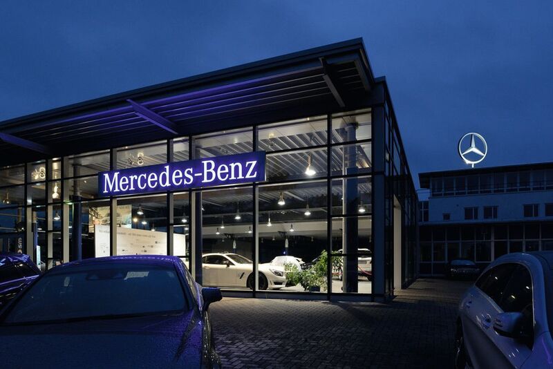 2017 war das erste vollständige Geschäftsjahr für den 2015 neu gegründeten Mercedes-Benz-Händler Stern Auto. Schon jetzt ist er – bezogen auf den mit dieser Marke erzielten Umsatz – der Primus in Deutschland. Das freut die chinesische Mutter. Das Foto zeigt den Standort Schwerin-Bremsweg. (Martin Klindtworth)