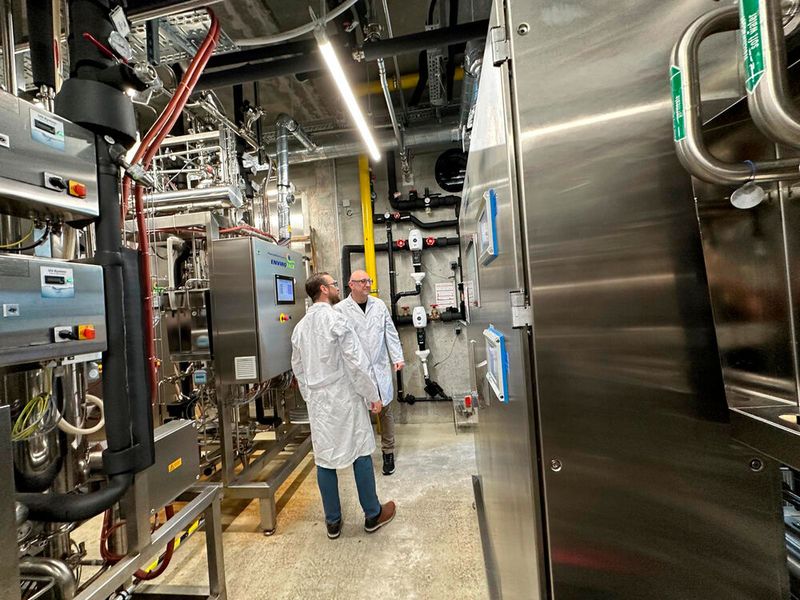 Mit dem Membrankonzept lässt sich Water for Injection (WFI) entsprechend der gängigen Normen, beispielsweise gemäß Europäischen Arzneibuch (Ph. Eur.) und USP, erzeugen. (Bild: Envirofalk)