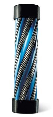 Red Dot Award 2015 - PERFORMA-DT-Litzenseil von Fatzer AG Drahtseilwerk, Schweiz: Das Litzenseil Performa-DT wurde speziell für den flüsterleisen Betrieb bei Stadtseilbahnen entwickelt. Hierfür wurden Kunst- stoff-Profile zwischen die Litzen verseilt. Diese Profile füllen die umgebende Kreisfläche fast vollständig aus, trennen die Litzen räumlich voneinander ab und stabilisieren sie in ihrer Lage. Dank der glatten Oberflächenstruktur läuft das Seil praktisch vibrationsfrei und geräuschlos über Rollen und Scheiben. (Bild: Red Dot)