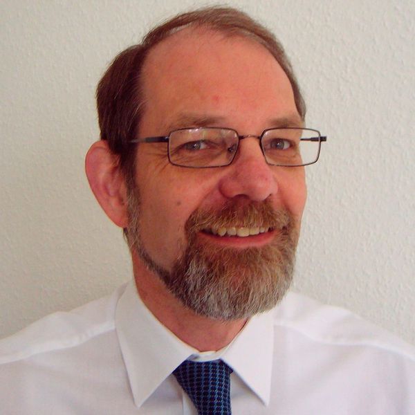 ... Harald Heinrici ist Geschäftsführender Gesellschafter bei Schwedes + Schulze Schüttguttechnik, Wolfenbüttel, einem Ingenieurbüro mit Schüttgutlabor für Aufgabenstellungen aus den Bereichen Schüttgut-, Silo- und Fördertechnik. Heinrici ist Mitglied in Arbeitsgruppen und Normausschüssen für Schüttgut- und Fördertechnik sowie tätig in Seminaren zum Dosieren und zur Schüttguttechnik. (Bild: Schwedes + Schulze Schüttguttechnik)