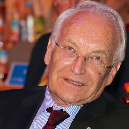 Edmund Stoiber sitzt beim FC Bayern München im Aufsichtsrat.(Bild:  Edmund Stoiber auf dem CSU-Parteitag 2015 /Freud / CC BY-SA 3.0)
