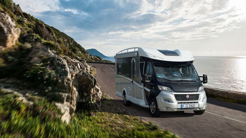 Aktuell wollen immer noch viele Verbraucher ein Wohnmobil kaufen – doch die Hersteller kommen aufgrund von Lieferkettenproblemen mit der Produktion nicht nach.(Bild:  Thomas Bender)