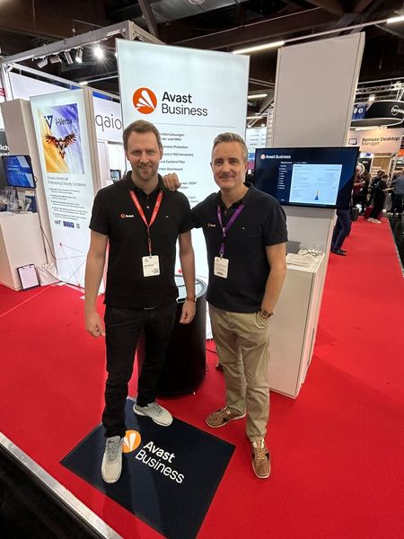 (v.l.) Georg Wentzel und Hardo Holz halten die Stellung für Avast auf der Messe in Nürnberg. (Bild: Vogel IT-Medien GmbH)