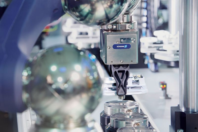 In Montageanwendungen ermöglichen die Vero-S Miniatur-Spannmodule schnelle, automatisierte Bauteil- und Palettenwechsel mit hoher Genauigkeit. Die kleinsten Module haben eine Bauhöhe von nur 12 mm. (Bild: Schunk)