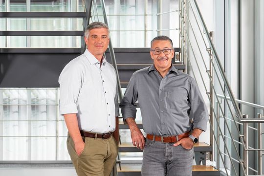 Peter Ringhut (r.) und Dennis Koblowsky, Geschäftsführer von WERBAS//KSR.(Bild:  WERBAS//KSR)