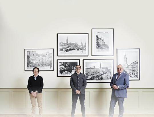 (Dr. Susanne Linn-Kustermann, André Garcia und Caspar Friedrich Brauckmann (v.l.) sind die Geschäftsführer des traditionsreichen Münchner Familienunternehmens Kustermann. Als größtes Fachgeschäft für Haushaltswaren im deutschsprachigen Raum feierte Kustermann vergangenes Jahr sein 222-jähriges Jubiläum. Bild: F.S. Kustermann)