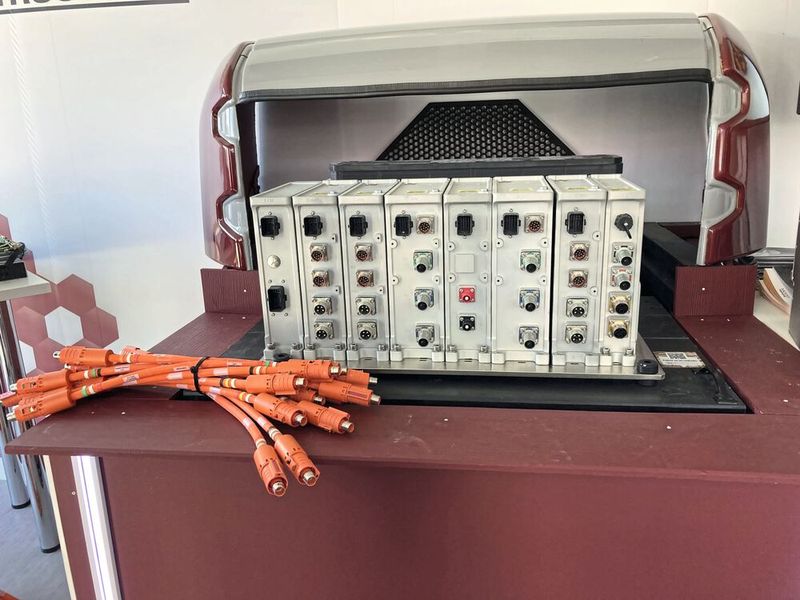 Im elektrischen T7X von Bobcat ist ein solches Energieverwaltungssystem von Moog Construction verbaut. Zur Bauma zeigte Moog Construction allerdings zusätzlich eine neue, kompaktere Version. (Bild: dm/VCG)