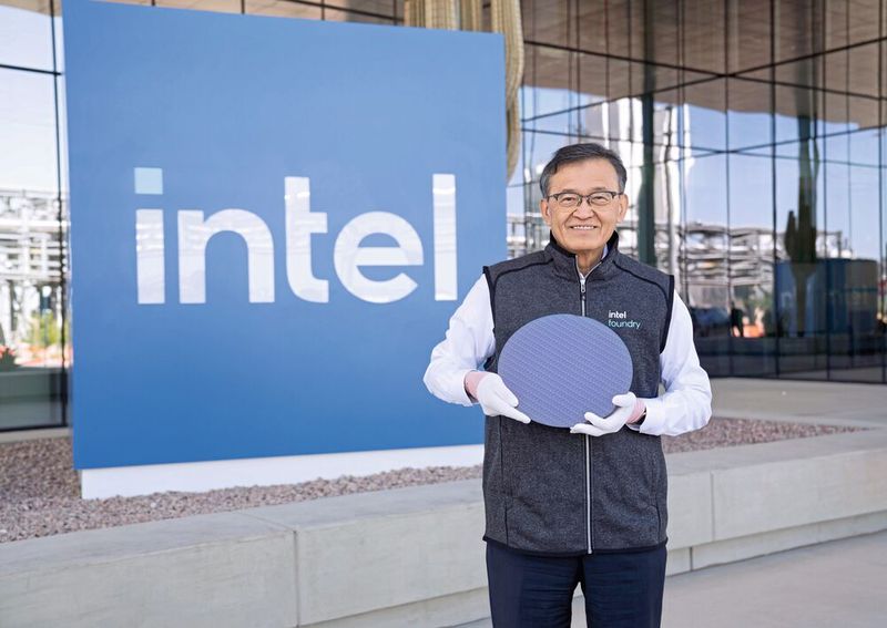 Intels CEO Lip-Bu Tan: 18A-Fertigung läuft in der Fab 52 in Arizona an. (Bild: Intel)