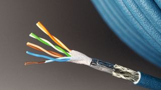 Beim Pastell-B-Verfahren wird die komplette Aderisolierung in einem der A-Ader entsprechenden, aber deutlich helleren Farbton hergestellt. (Bild: Helukabel)