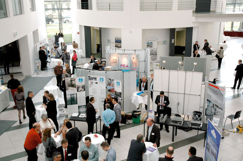 Abb. 2: Fachkonferenz mit begleitender Ausstellung – rund 170 Teilnehmer diskutierten auf dem Campus Virchow-Klinikum, Berlin über Hochsicherheitslaboratorien in der Praxis. (Bild: LABORPRAXIS)