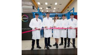 Symbolische Inbetriebnahme der neuen Produktionsanlage in Dormagen (v. l.): NRW-Standortleiter Dr. Klaus Jaeger, Produktionsvorstand Dr. Klaus Schäfer, Nina Schmarander (Leiterin Specialty Films), Projektleiter Rene Ahlers und Thorsten Dreier (Leiter Produktion und Technik des Segments CAS). (Covestro)