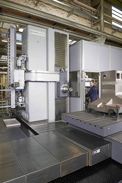 Bild 2: Die Horizontal-Bohr- und Fräsmaschine KC 130 in Kreuzbettausführung hat eine innere Kühlmittelzufuhr mit Sprühnebel. (Bild: Herkules)