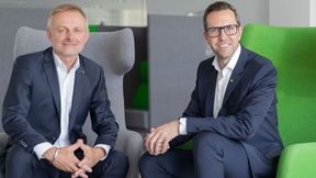 CFO Andreas Schoberleitner und CEO Christoph Knogler (v.l.) blicken auf ein erfolgreiches Geschäftsjahr 2025/26 mit rund 6 Prozent Wachstum zurück. (Bild: GregorHartl.at)