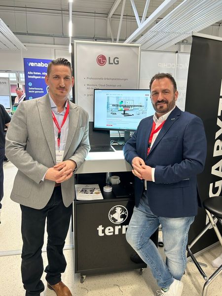 Dordi Stoimenovski (l.) und Timo White von LG gaben ihr Wissen an die Besucher weiter. (Bild: Vogel IT-Medien GmbH)