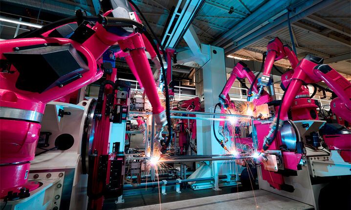 Abbildung 5: Rittal produziert die „VX25“-Schaltschränke in der Hightech-Fertigung Rittershausen.  (Rittal)