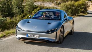 Der EQXX soll bei seiner Rekordfahrt im Schnitt 8,7 kWh pro 100 Kilometer verbraucht haben.  (Mercedes-Benz)