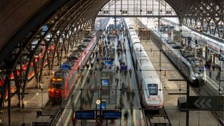 Die Nachfrage im Bahnverkehr ist nach dem Ende der Pandemie-Beschränkungen schnell zurückgekehrt.  (Bild: Deutsche Bahn / Max Lautenschläger)
