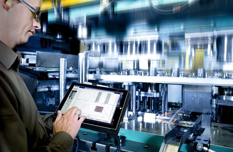 In einem öffentlich geförderten Projekt erprobte und entwickelte die Werner Schmid GmbH gemeinsam mit der Consenses GmbH einen vollständig neuartigen Überwachungsansatz auf Basis von Piezo Bolts. (Bild: HA Hessen Agentur – Jan Michael Hosan)