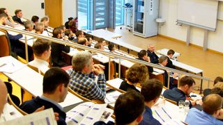 Volle Ränge bei der Begrüßung zum 9. Landshuter Leichtbau-Colloquium: Rund 170 Teilnehmer waren gekommen. (Hochschule Landshut)