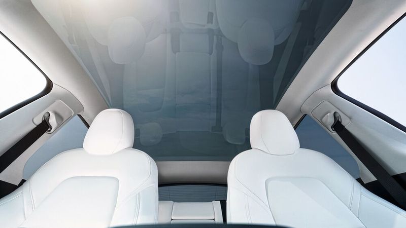 Im Innenraum des Model Y haben Passagiere viel Platz. (Bild: Tesla)