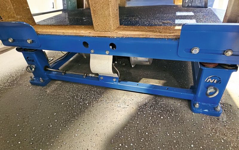 Vibrationstisch der Serie VTF im Einsatz  (Bild: Netter GmbH)