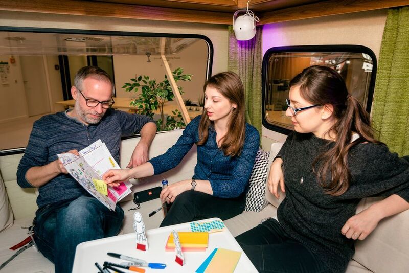Der Gedanke dahinter: Eine Art „Living IoT Lab“. Der Wohnwagen ist als Smart Home ausgebaut. (Bosch)