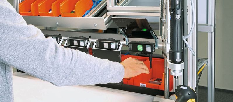 Komponenten und Komplettsysteme: Bei RK Rose+Krieger lassen sich ganze Arbeitsplatzsysteme aus den einzelnen Produkten zusammenstellen. Komponenten und Komplettsysteme: Bei RK Rose+Krieger lassen sich ganze Arbeitsplatzsysteme aus den einzelnen Produkten zusammenstellen.