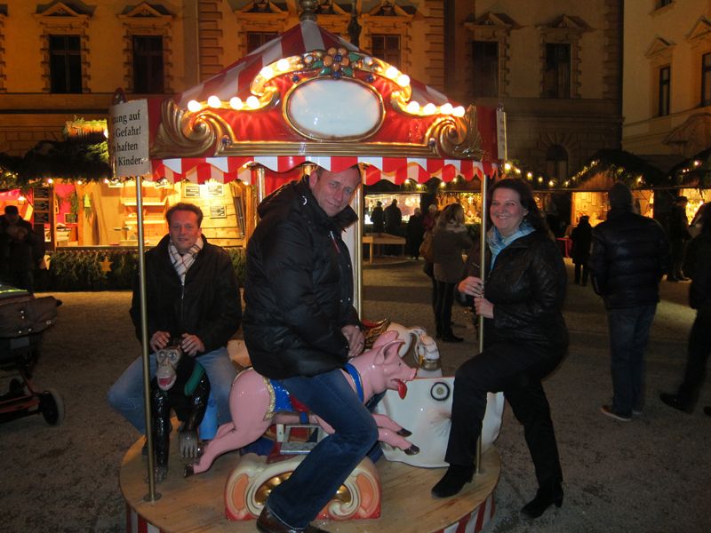 Für einige Dinge ist man nie zu alt (v. l.): Bernd Rademacher und Klaus Schäfer, ALSO, mit Lilli Kos, IT-BUSINESS  (Bild: IT-BUSINESS)