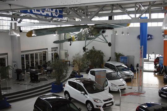 Das inhabergeführte Autohaus nutzt den denkmalgeschützten Hangar nicht nur als Präsentationsfläche, sondern auch für hochkarätige Kulturveranstaltungen. (Archiv: Vogel Business Media)