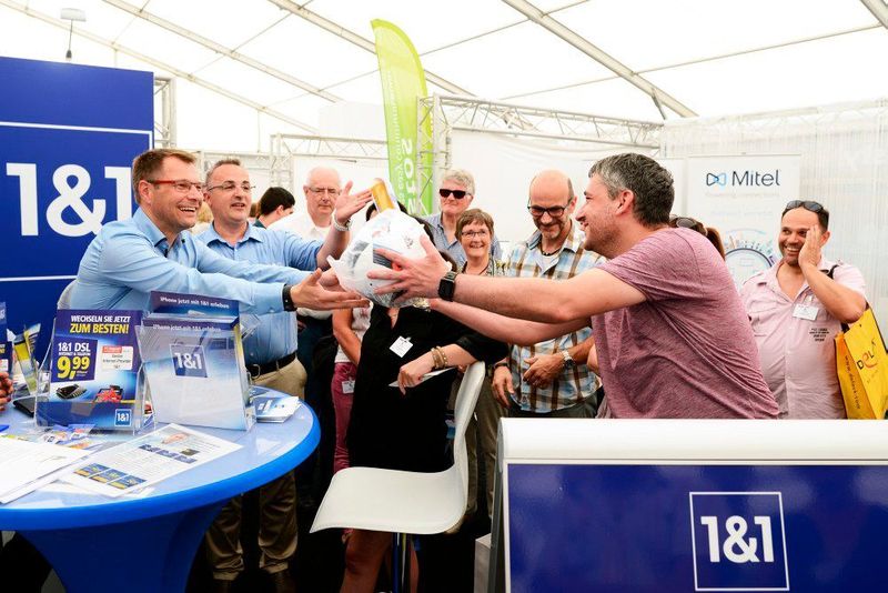 Am Stand von 1&1 fand eine Verlosung statt. (Herweck)