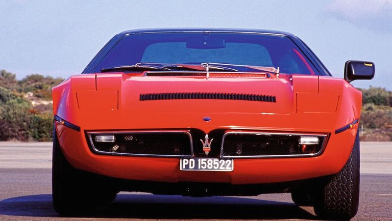 Höhere Verkaufszahlen verhinderte auch die Tatsache, dass der Bora lange Zeit nicht die US-amerikanischen Zulassungsbestimmungen hinsichtlich Außengeräusch, Abgase und  Sicherheit (Stoßstangen) erfüllte.  (Bild: Maserati)