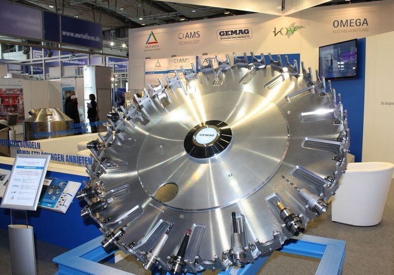 Teamwork: Werkzeugscheibenmagazin mit 36 Werkzeugplätzen. (Bild: Das Fertigungsnetzwerk)