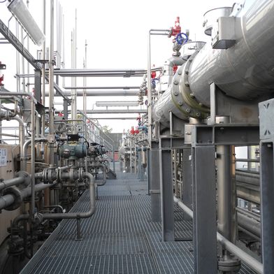 Moderne Prozessanlage bei SE Tylose: Über 30'000 Aggregate werden heute zentral, transparent und GMP-konform über ein integriertes CMMS aus SAP PM und dem Argvis; Maintenance Portal gesteuert – das digitale Rückgrat der Instandhaltung. (Bild: SE Tylose GmbH & Co. KG)