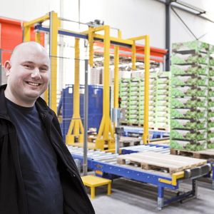 Koen Schoefs, Automatisierungstechniker, Fabricom: „Contactron war das einzige Gerät, das uns eine Steuerung der 77 Antriebe in einem kompakten Schaltschrank ermöglichte.“