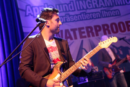 Die Waterproof-Band hatte auch heiße Gitarrensoli drauf. (Archiv: Vogel Business Media)